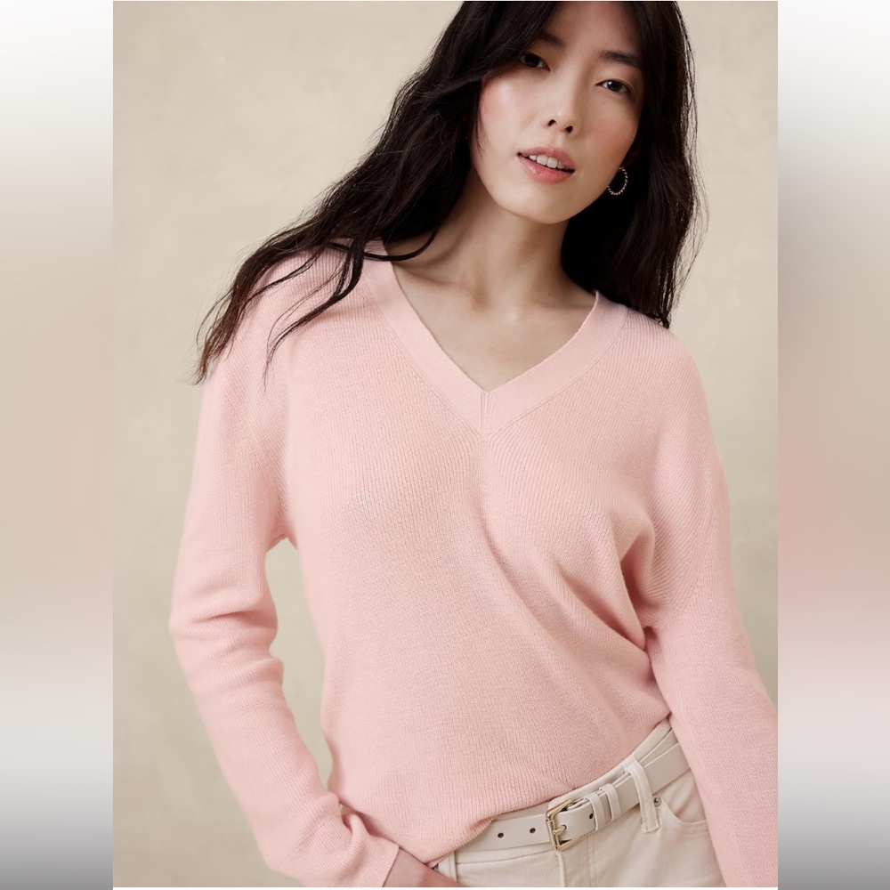 Banana Republic Factory Ribbed Lightweight V-Neck Sweater